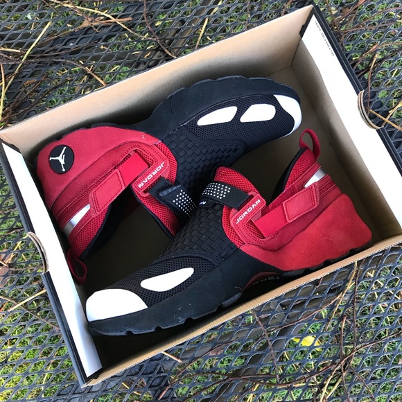 jordan trunner lx black red